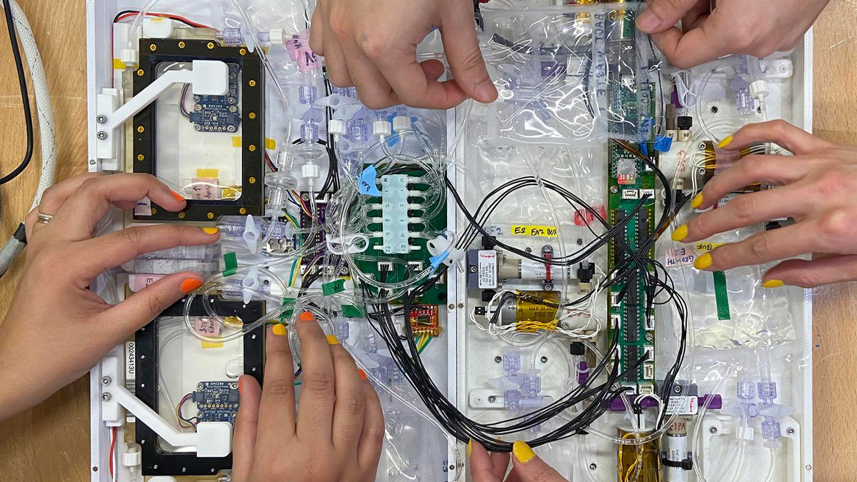 รูปภาพในบทความ แบคทีเรียกับการจัดการขยะพลาสติกในอวกาศ