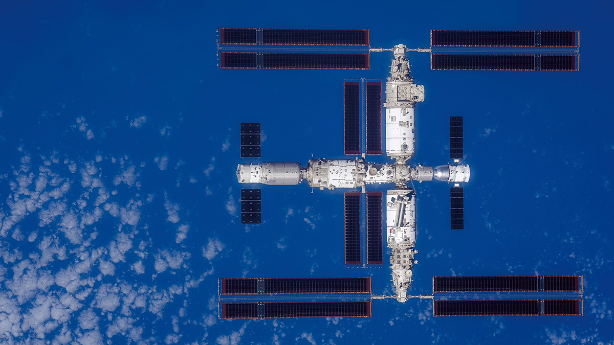 รูปภาพในบทความ นักบินอวกาศฮ่องกง